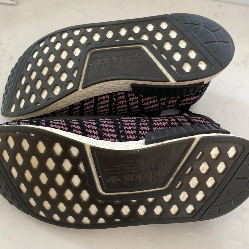 Adidas NMD_R1 solar pink, black, gray CQ2386 men’s size 9 - Picture 4 of 6